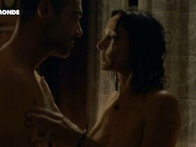 Клод Перрон голая – Поцелуй гидры s01e02 (2011) #4