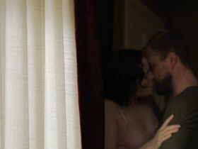 Эллен Эдейр секси – Грешница s02e01 (2018) #4