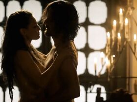 Марцела Мартинкова голая – Осаждённые s02e01-05 (2018)