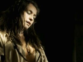 Марцела Мартинкова голая – Осаждённые s02e01-05 (2018) #2