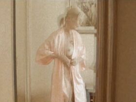 Синтия Стоун голая – Калла Лили (2015)