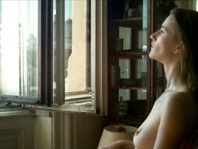 Элизабет Умлаут голая – Gehen am Strand (2013) #6