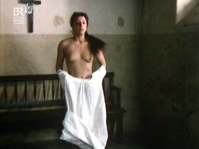 Моника Баумгартнер голая – Die Rumplhanni (1981) #4