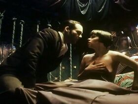 Матильда Май голая – Обнаженное танго (1990) #6