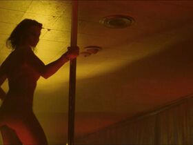 Эмили Хиннек голая – Фактотум (2005) #2