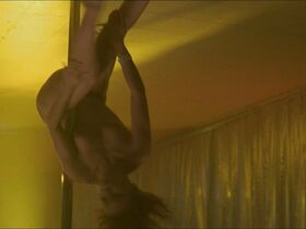 Эмили Хиннек голая – Фактотум (2005) #5