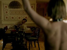 Эддисон Тимлин секси – Девушка в ящике (2016) #6