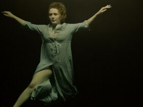 Эддисон Тимлин секси – Девушка в ящике (2016) #7