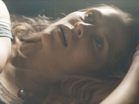 Тереза Палмер секси – Открытие ведьм s01e01-02 (2018) #4