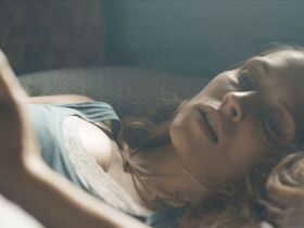 Тереза Палмер секси – Открытие ведьм s01e01-02 (2018) #5