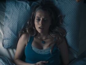 Тереза Палмер секси – Открытие ведьм s01e01-02 (2018) #6