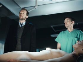 Изабелль Бреннер голая – Криминалист s11e01 (2015) #3