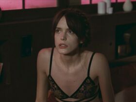 Стэйси Мартин голая – Рози (2018) #7