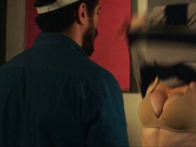 Уитни Каммингс секси – Женский мозг (2017) #2