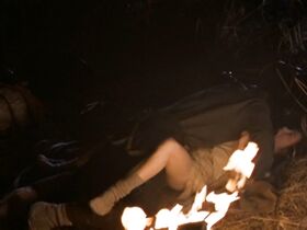 Кэролайн Деверне голая – На грани безумия (2002) #6