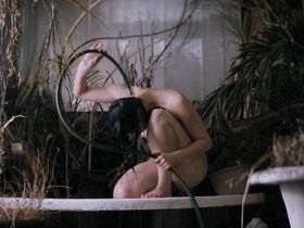 Сара Гадон голая – Октавио мёртв! (2018) #6