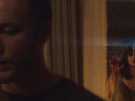 Энни Круз голая – Покрась это красным (2018) #6