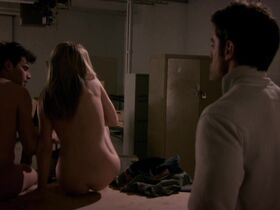 Эми Круичшанк голая – Влюбленный Дракула (2018) #7