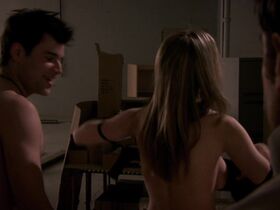 Эми Круичшанк голая – Влюбленный Дракула (2018) #9