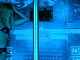 Эшли Скотт секси – Широко шагая (2004) #4