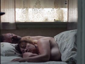 Адндис Хрёдн Эгильсдоттир голая – Воробьи (2015)