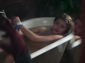 Хлоя Грейс Морец голая – В объятиях лжи (2018) #2