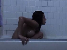 Андреа Силиберти голая – Паранормальное зло (2018)