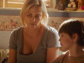 Шарлиз Терон голая – Талли (2018) #6