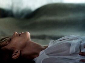 Ингеборга Дапкунайте голая – Подмосковные вечера (1994) #4