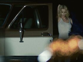 Анджела Фезерстоун голая – В темноте (2010) #3