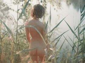 Аглая Тарасова голая – Танки (2018)