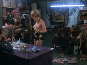 Хелена Куинтон голая – Класс 1984 (1982) #3