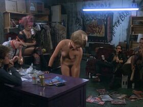 Хелена Куинтон голая – Класс 1984 (1982) #4