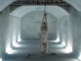 Шарлотта Генсбур голая – Настоящее преступление (2016)