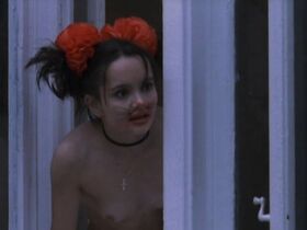 Дорина Чириак голая – Конечная остановка – рай (1998)