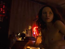 Эмили Браунинг голая – Американские боги s02e05 (2019) #6