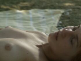 Летиция Клеман голая – Luna (2018)