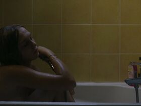 Летиция Клеман голая – Luna (2018) #2