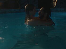 Эри Грейнор секси – Умираю со смеху s02e03 (2018) #2