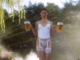 Джули Боуэн секси – Счастливчик Гилмор (1996) #2