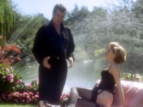 Джули Боуэн секси – Счастливчик Гилмор (1996) #5