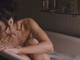 Ава Годет голая – Ангел зла (2009) #5