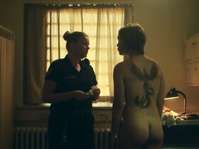 Нина Дёгг Филиппусдоуттир голая – Заключённые s01e02 (2017)