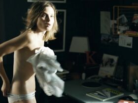 Гитте Уитт голая – Порнояйца (2013) #5