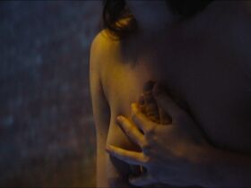Софи Хофлак голая – Двойное лицо (2017) #9