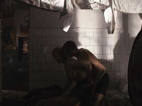 Юлия Пересильд голая – Пленный (2008)