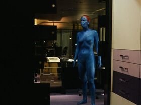 Дженнифер Лоуренс секси – Люди Икс: Дни минувшего будущего (2014)