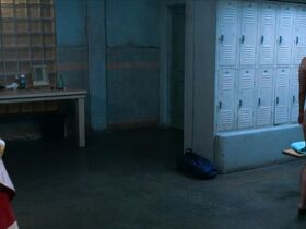 Бетти Гилпин голая – Блеск s02e07 (2018) #3