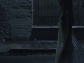 Ана О’Райли голая – Лунатик (2017) #12