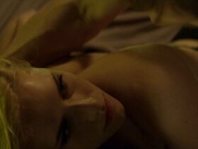 Аликс Вилтон Риган секси – Прыжок (2015) #2